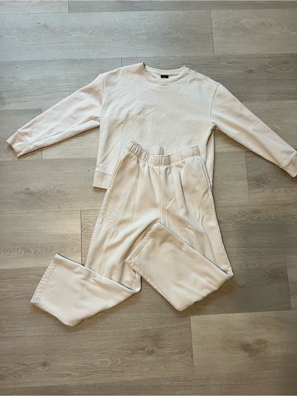 Women’s Cream Cozy Sweatshirt & Jogger Set